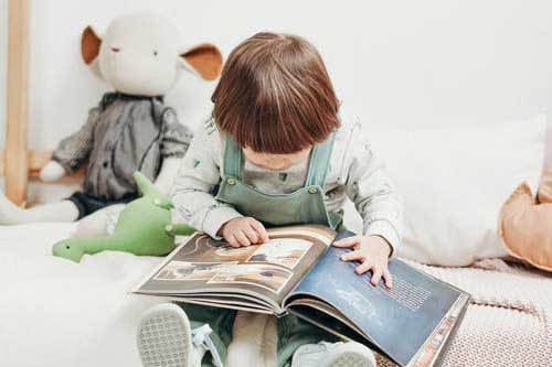 江姓小孩名字怎么起好写_成语起名落落大方